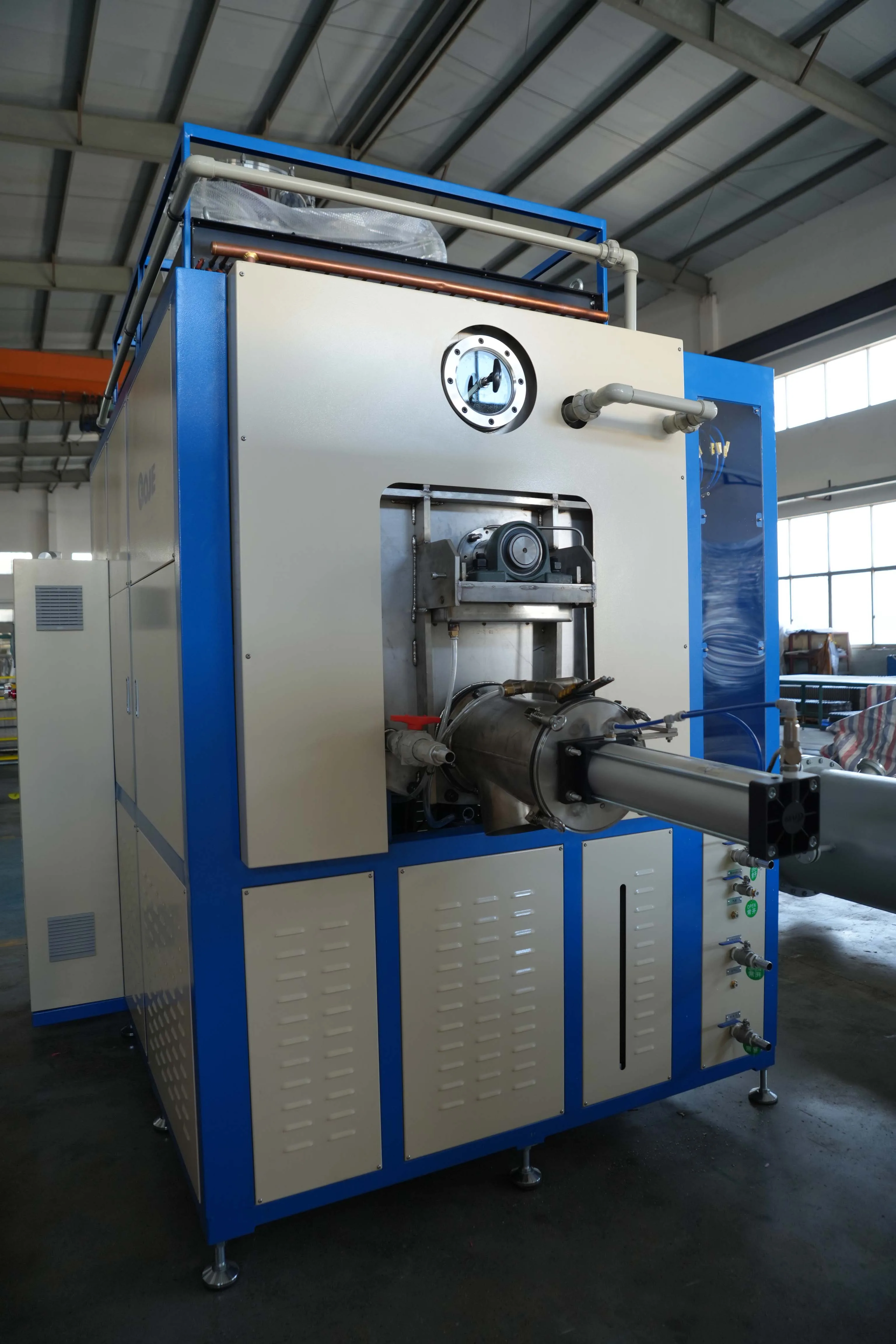Low-temperature evaporation concentrator